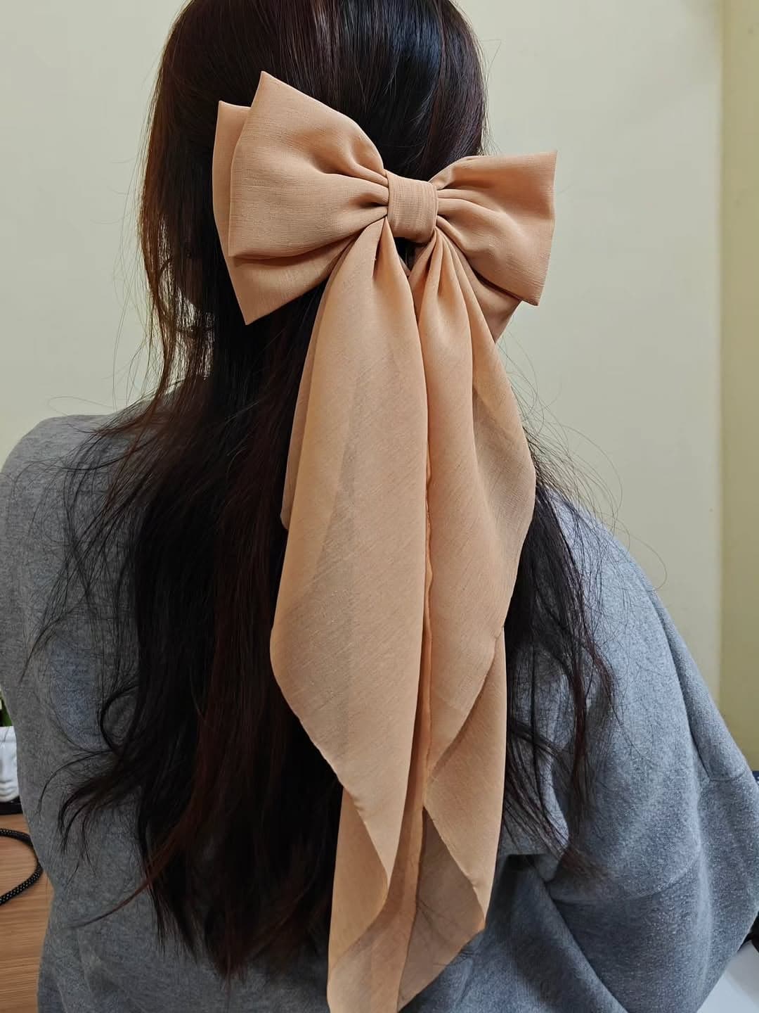 Oversized satin bow in champagne